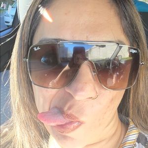 Meet your Posher, Samia